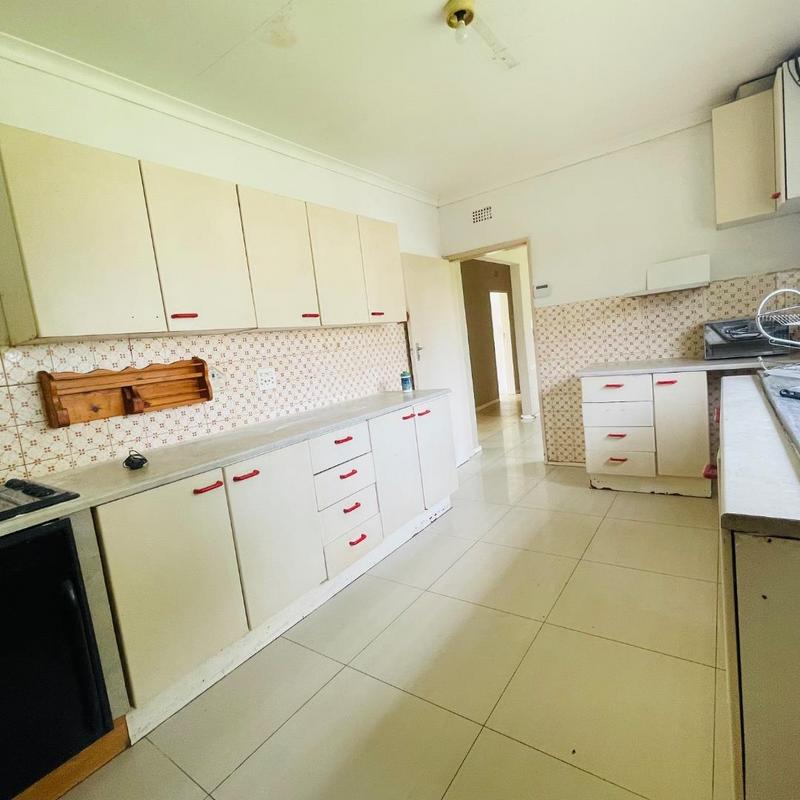 7 Bedroom Property for Sale in Golf View North West
